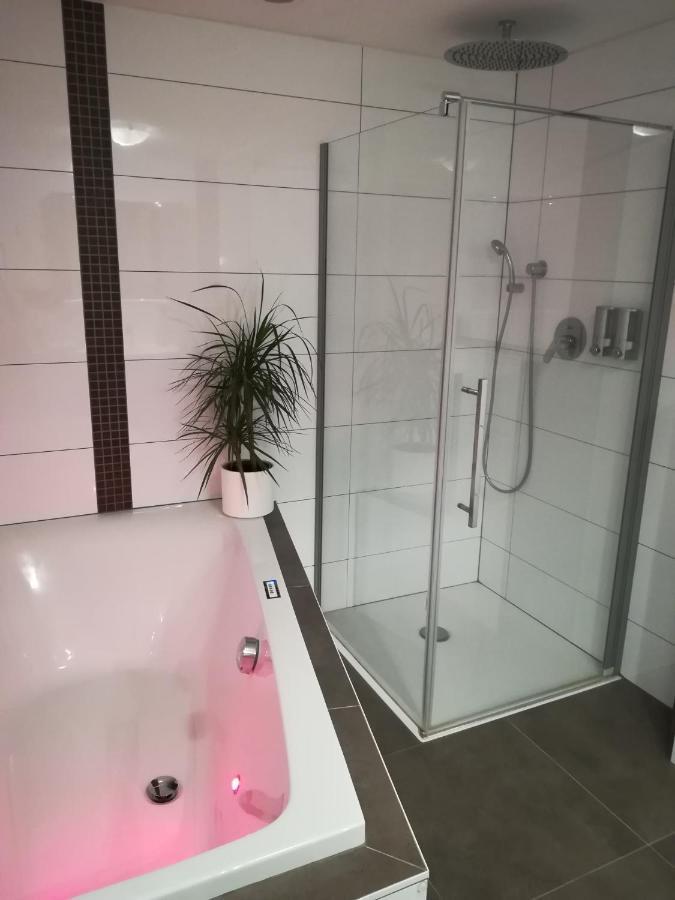 Taunusrast-Usi Apartamento Usingen Exterior foto