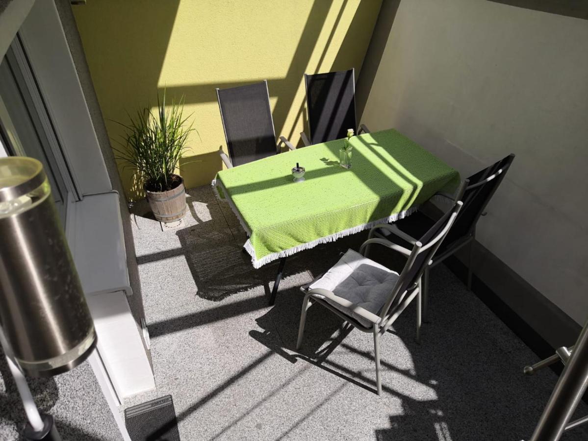 Taunusrast-Usi Apartamento Usingen Exterior foto